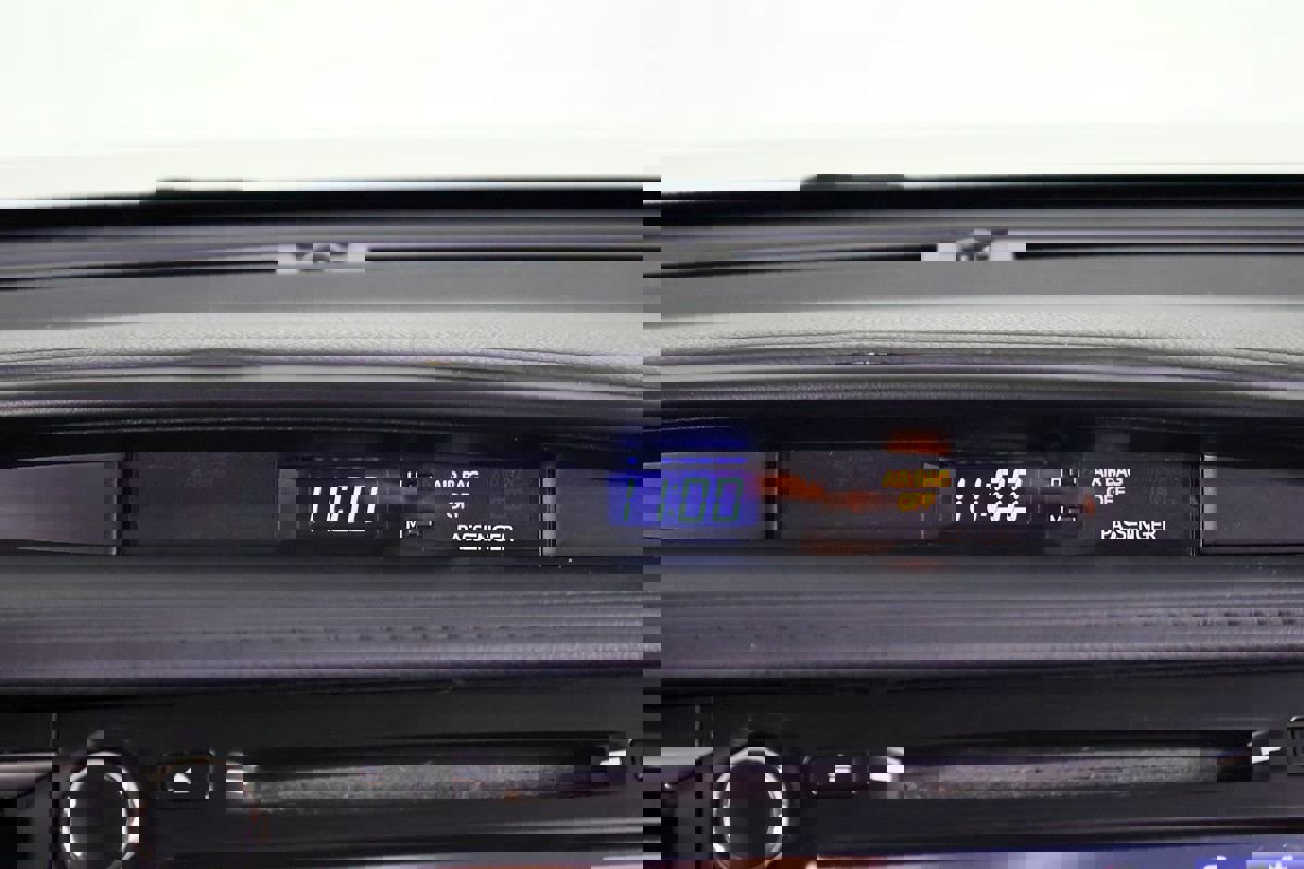 Used 2018 Toyota Highlander SE image 18