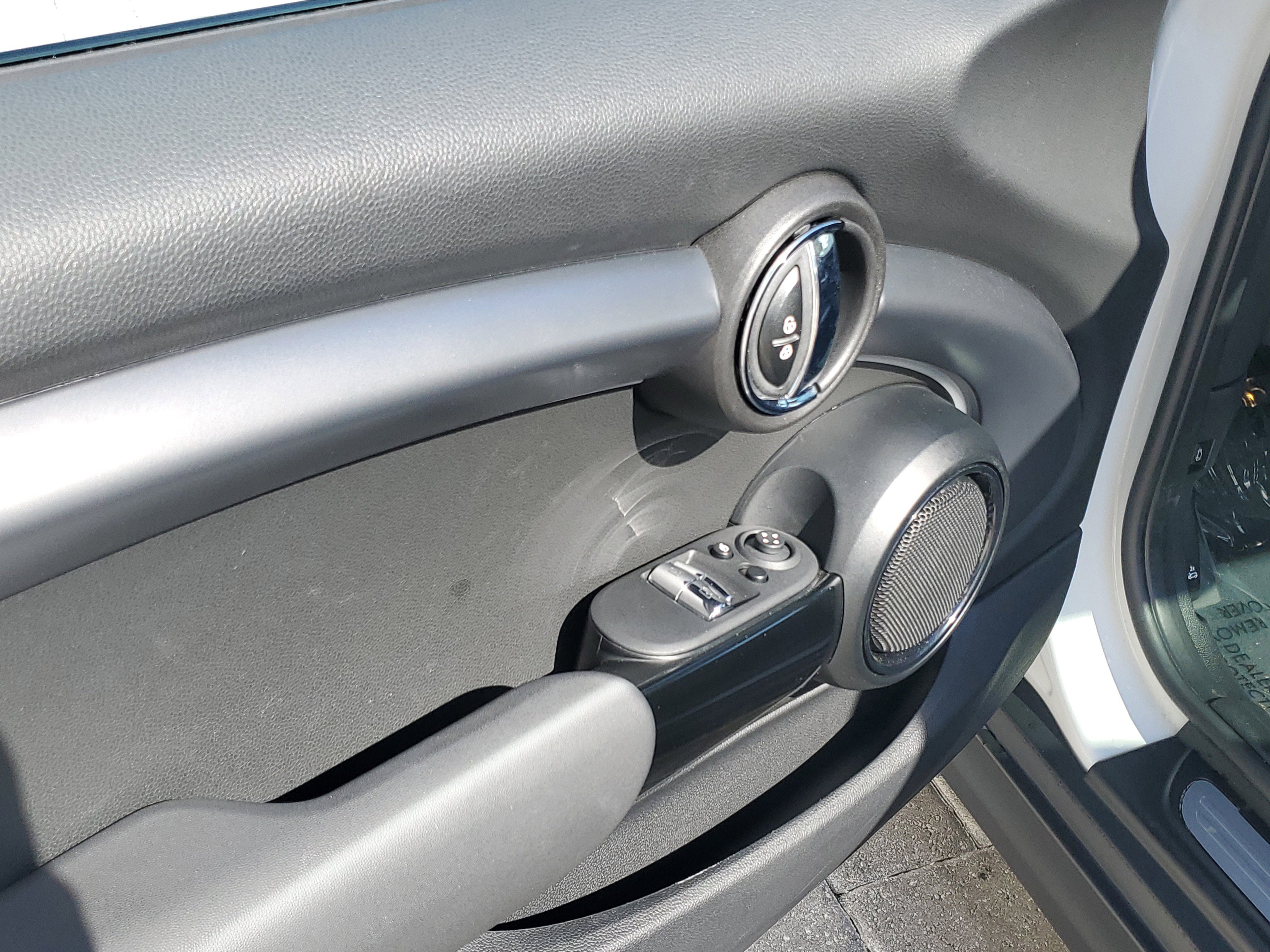 Used 2023 MINI Cooper 2-Door Hardtop image 16