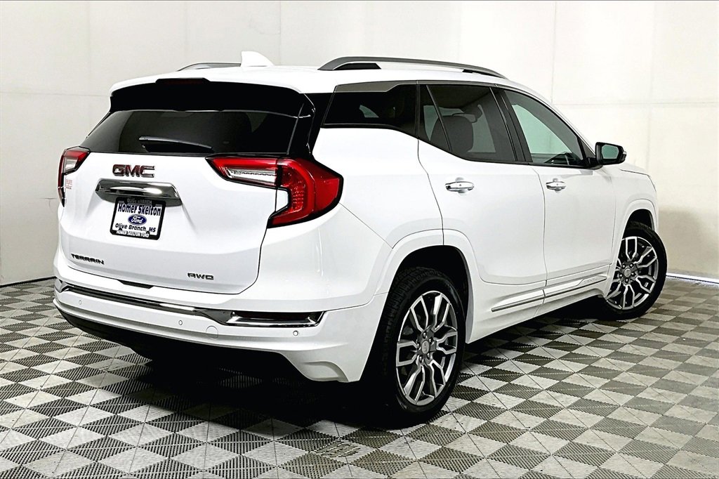 Used 2022 GMC Terrain Denali w/ Denali Premium Package image 12