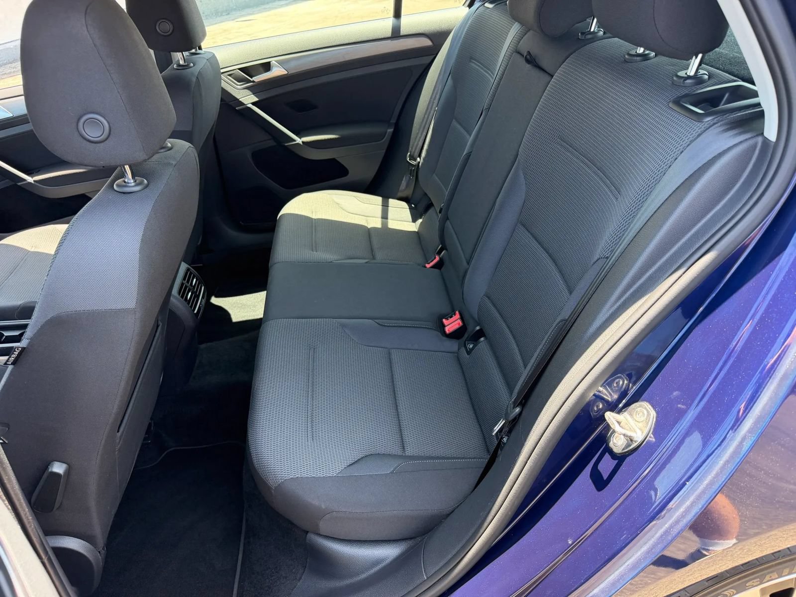 Used 2017 Volkswagen e-Golf SE FWD image 31