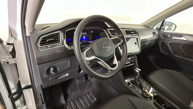 Used 2022 Volkswagen Tiguan SE AWD/4WD image 13