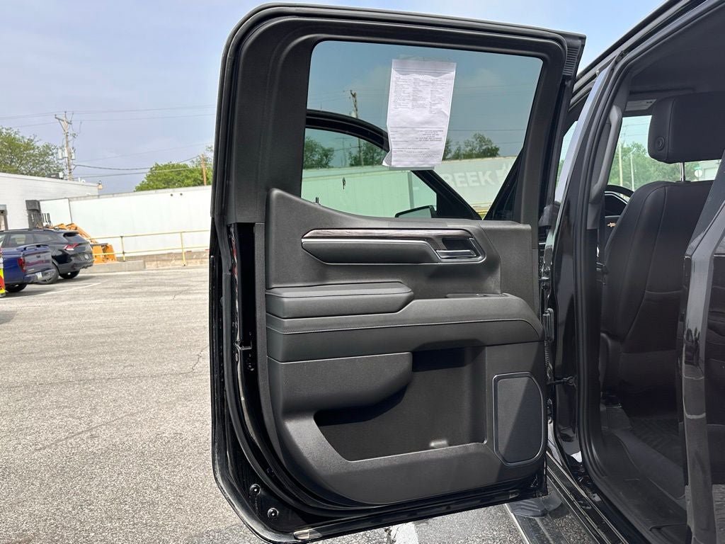 Used 2023 Chevrolet Silverado 1500 LTZ w/ Technology Package AWD/4WD image 18