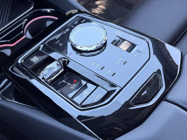 Used 2026 BMW 550e xDrive w/ Executive Package AWD/4WD image 17