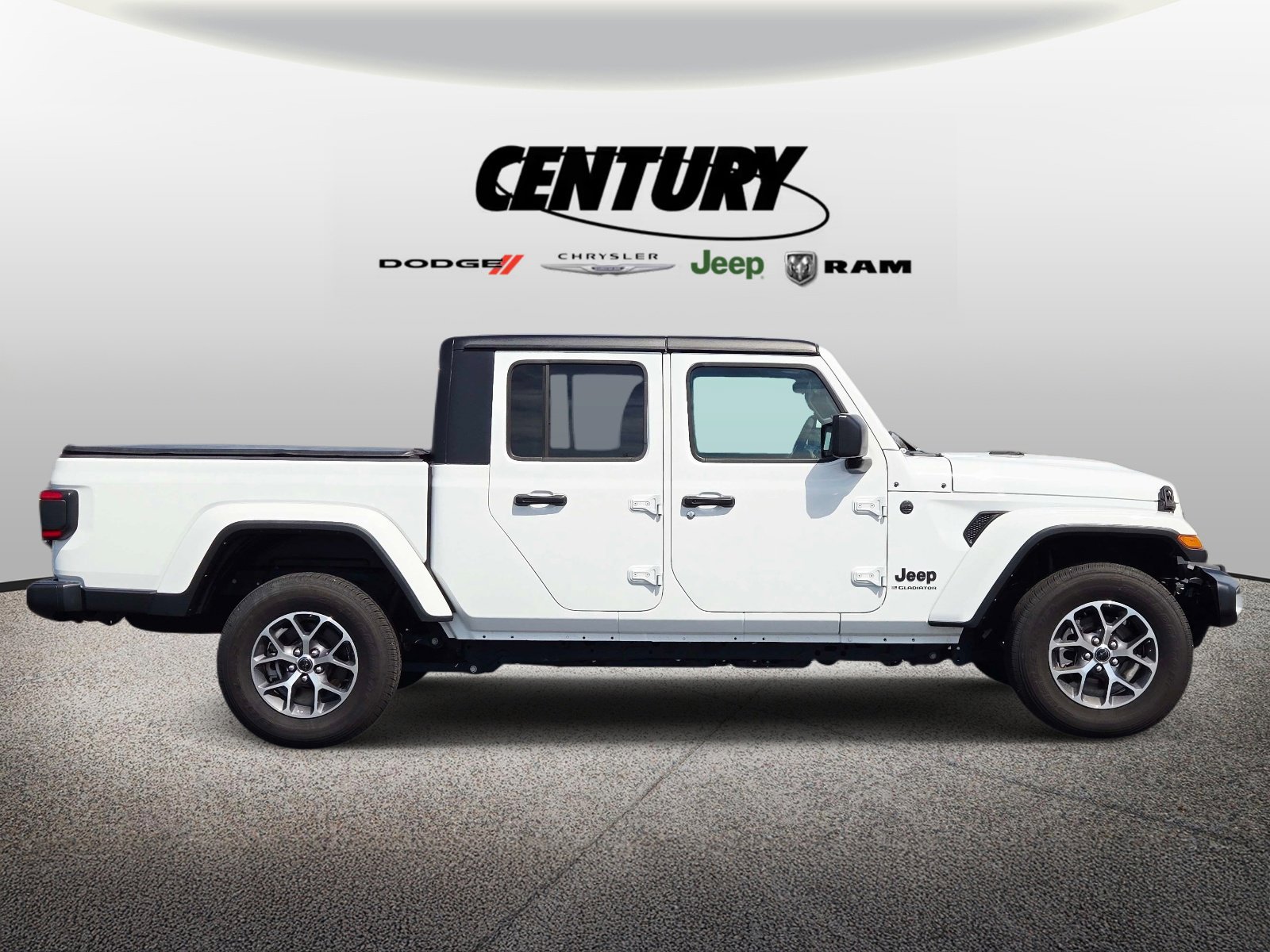 Used 2024 Jeep Gladiator Sport image 2