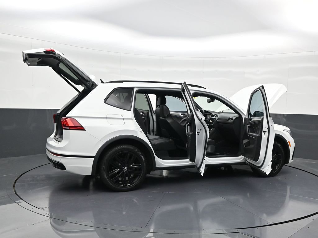 Used 2022 Volkswagen Tiguan SE R-Line image 32