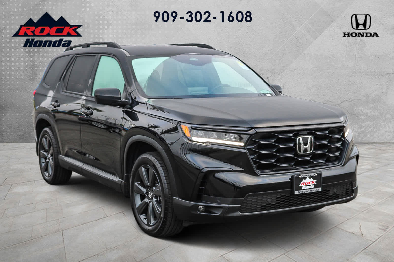 Used 2025 Honda Pilot Sport image 3