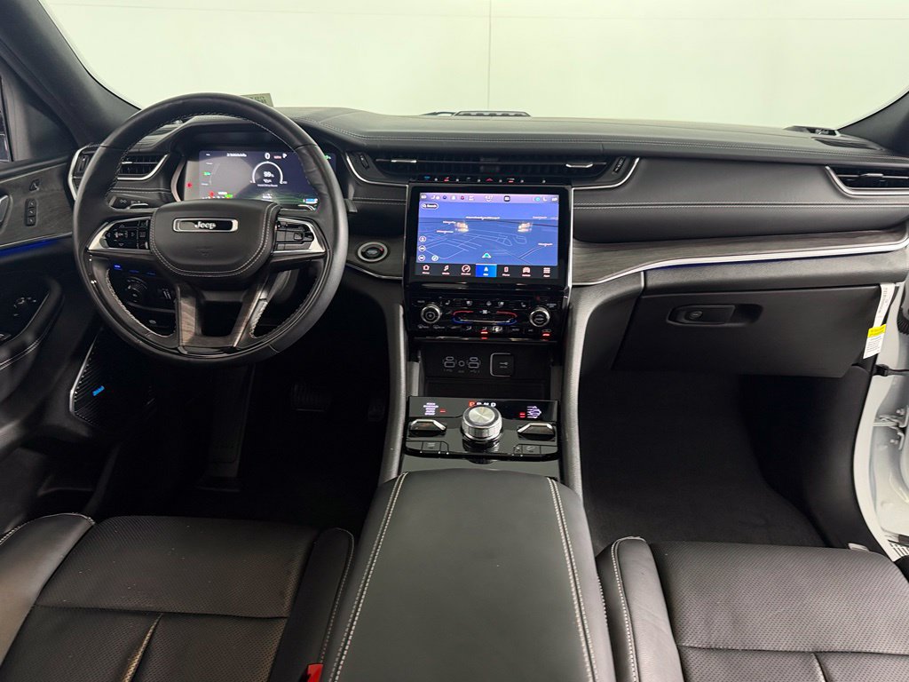 Certified 2022 Jeep Grand Cherokee Overland w/ Advanced Protech Group III AWD/4WD image 15