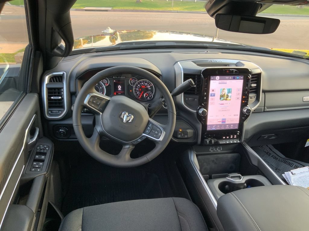 New 2025 RAM 2500 Big Horn AWD/4WD image 17