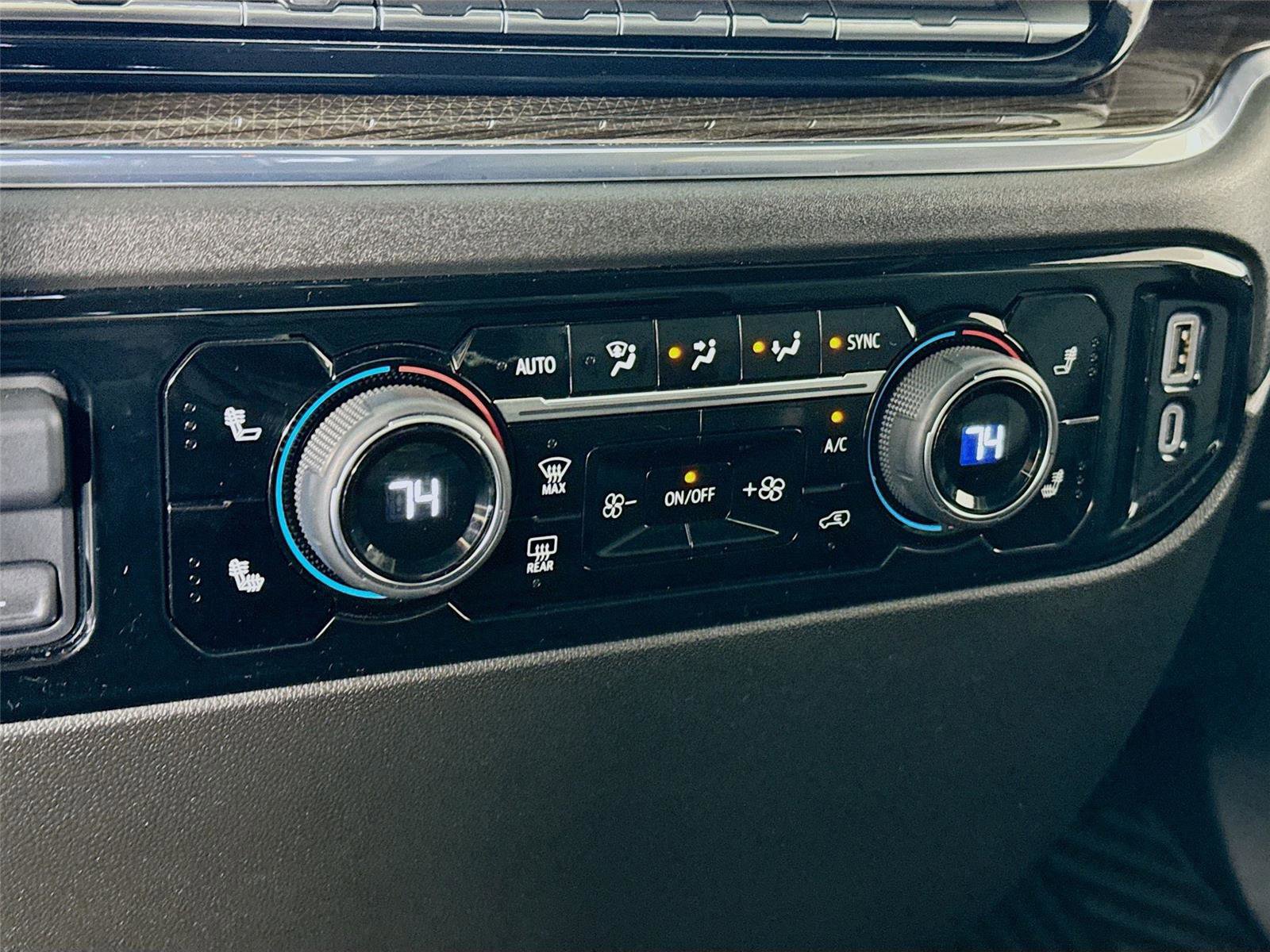 Used 2024 Chevrolet Silverado 2500 LT w/ Convenience Package image 11