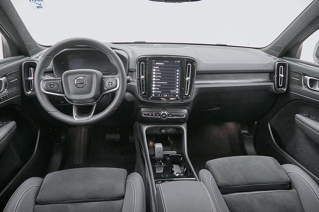 Certified 2023 Volvo XC40 Recharge Ultimate w/ Protection Package Premier image 25