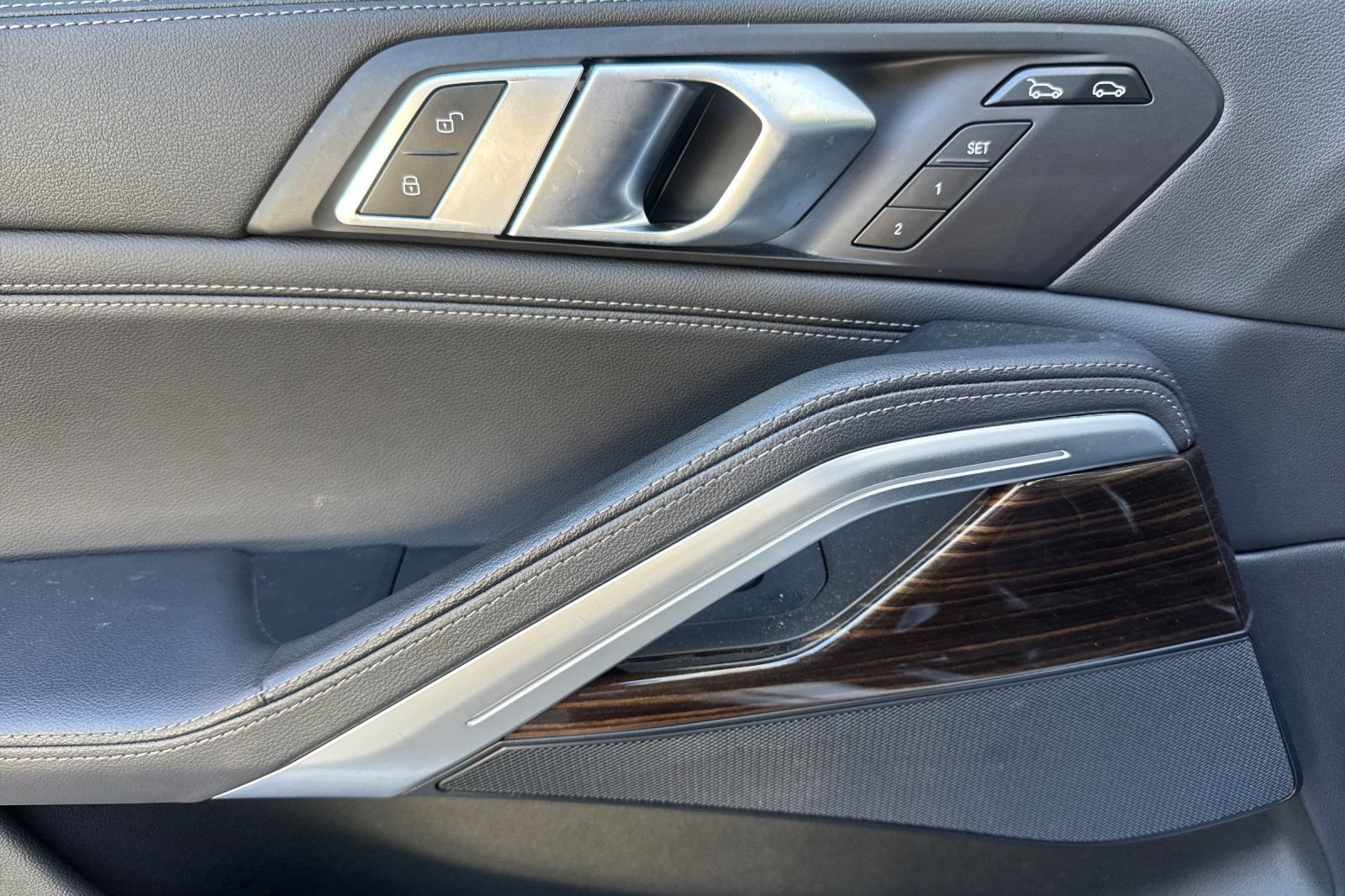 Used 2020 BMW X6 sDrive40i w/ M Sport Package RWD image 11