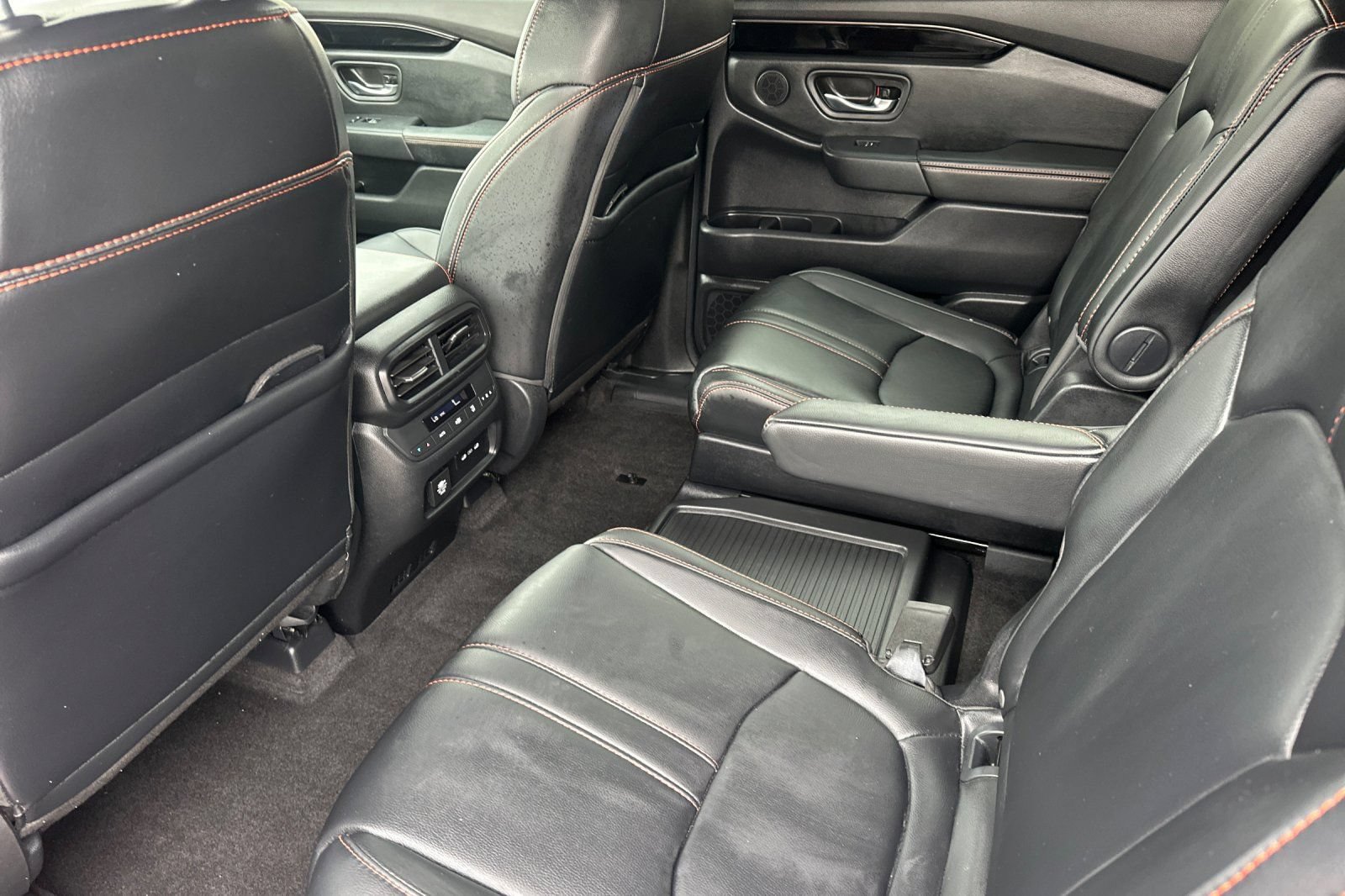 Used 2025 Honda Pilot TrailSport image 12