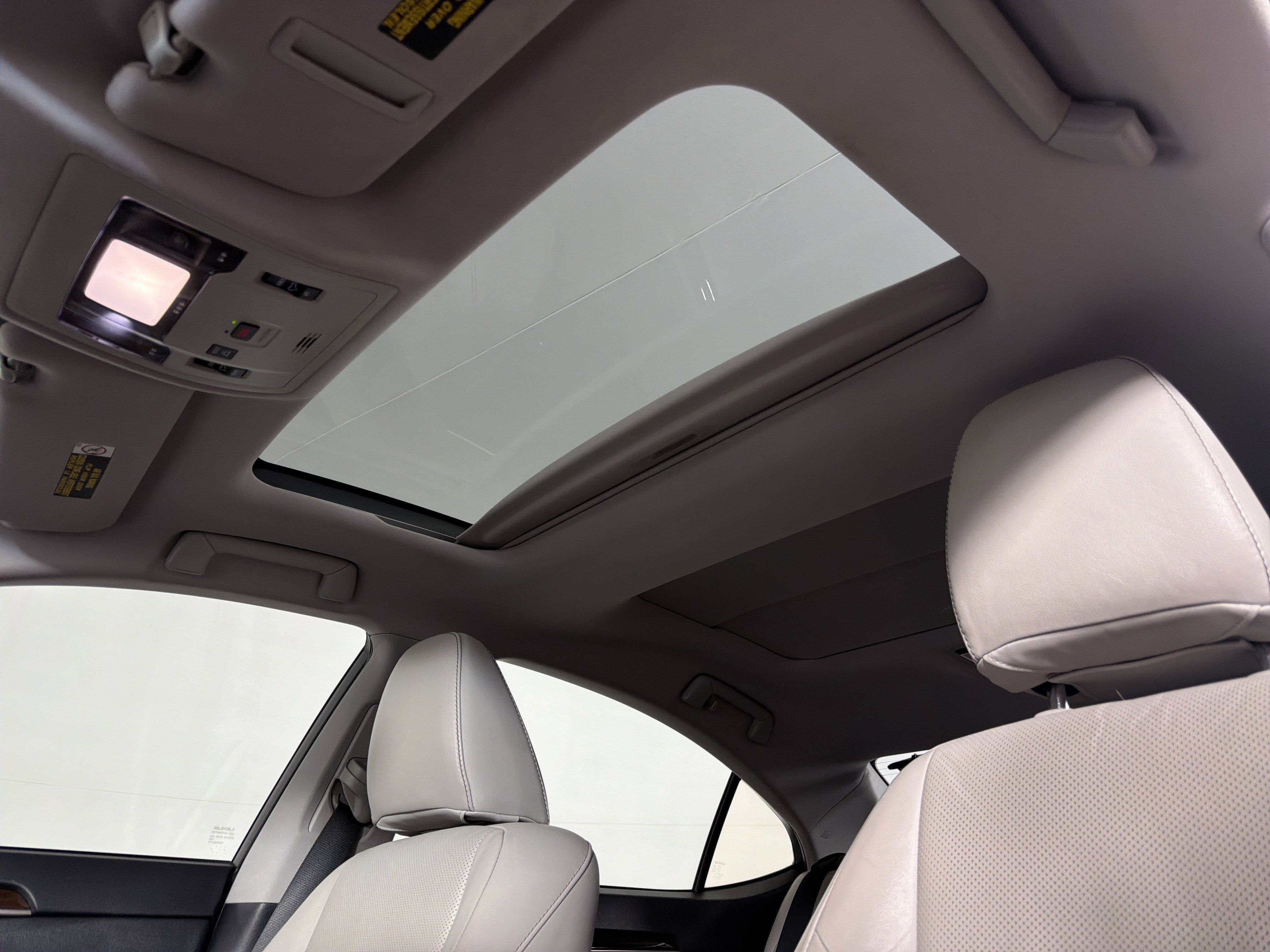 Used 2018 Lexus ES 350 w/ Luxury Package w/Wood Trim image 20