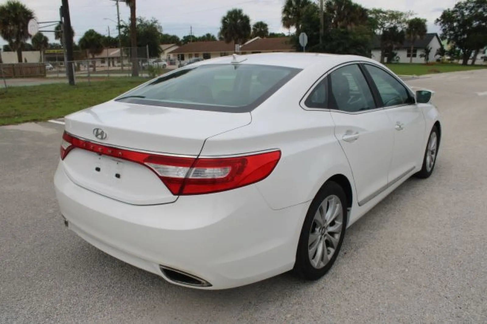 Used 2013 Hyundai Azera FWD image 23