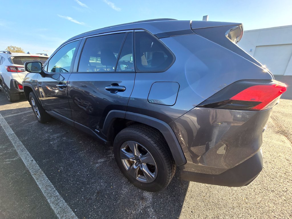 Used 2022 Toyota RAV4 LE AWD/4WD image 5
