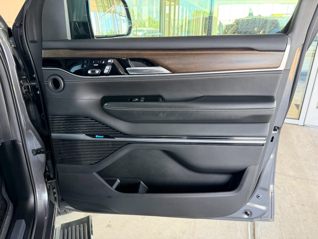 Used 2022 Jeep Grand Wagoneer Series II AWD/4WD image 14