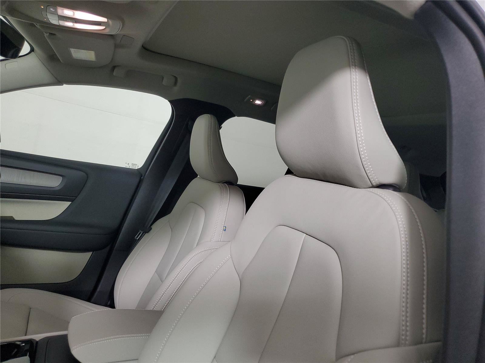 New 2026 Volvo XC40 B5 Plus w/ Protection Package Premier AWD/4WD image 23