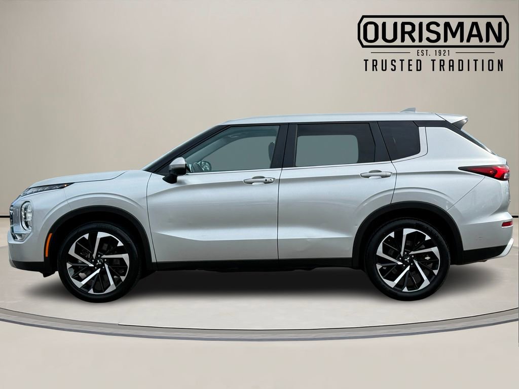 Used 2024 Mitsubishi Outlander SE image 3