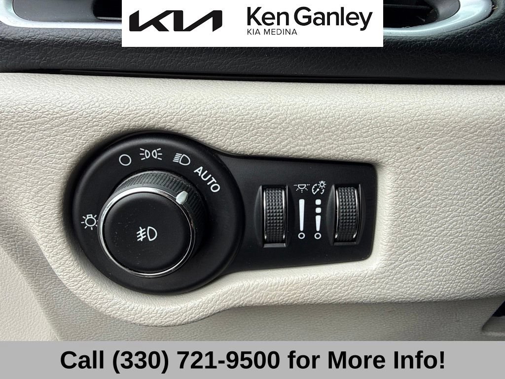 Used 2017 Chrysler Pacifica Touring-L Plus w/ Advanced Safetytec Group FWD image 43