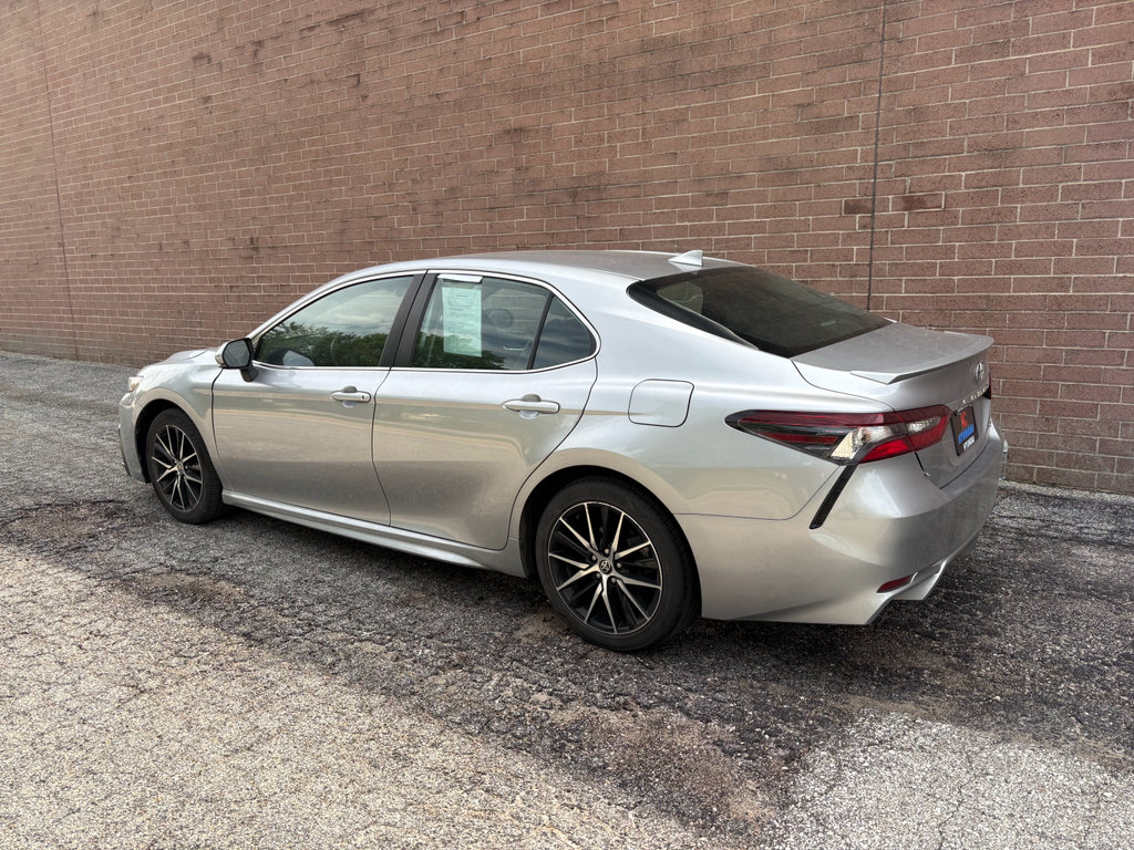 Used 2024 Toyota Camry SE FWD image 3
