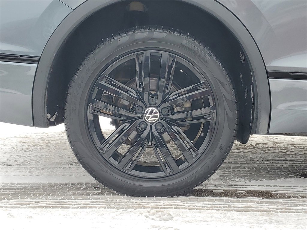 Used 2022 Volkswagen Tiguan SE R-Line image 5