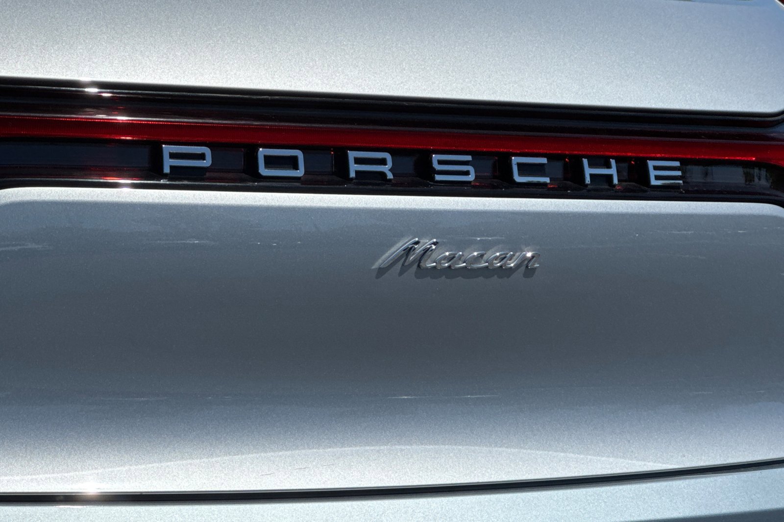 Used 2022 Porsche Macan AWD/4WD image 22
