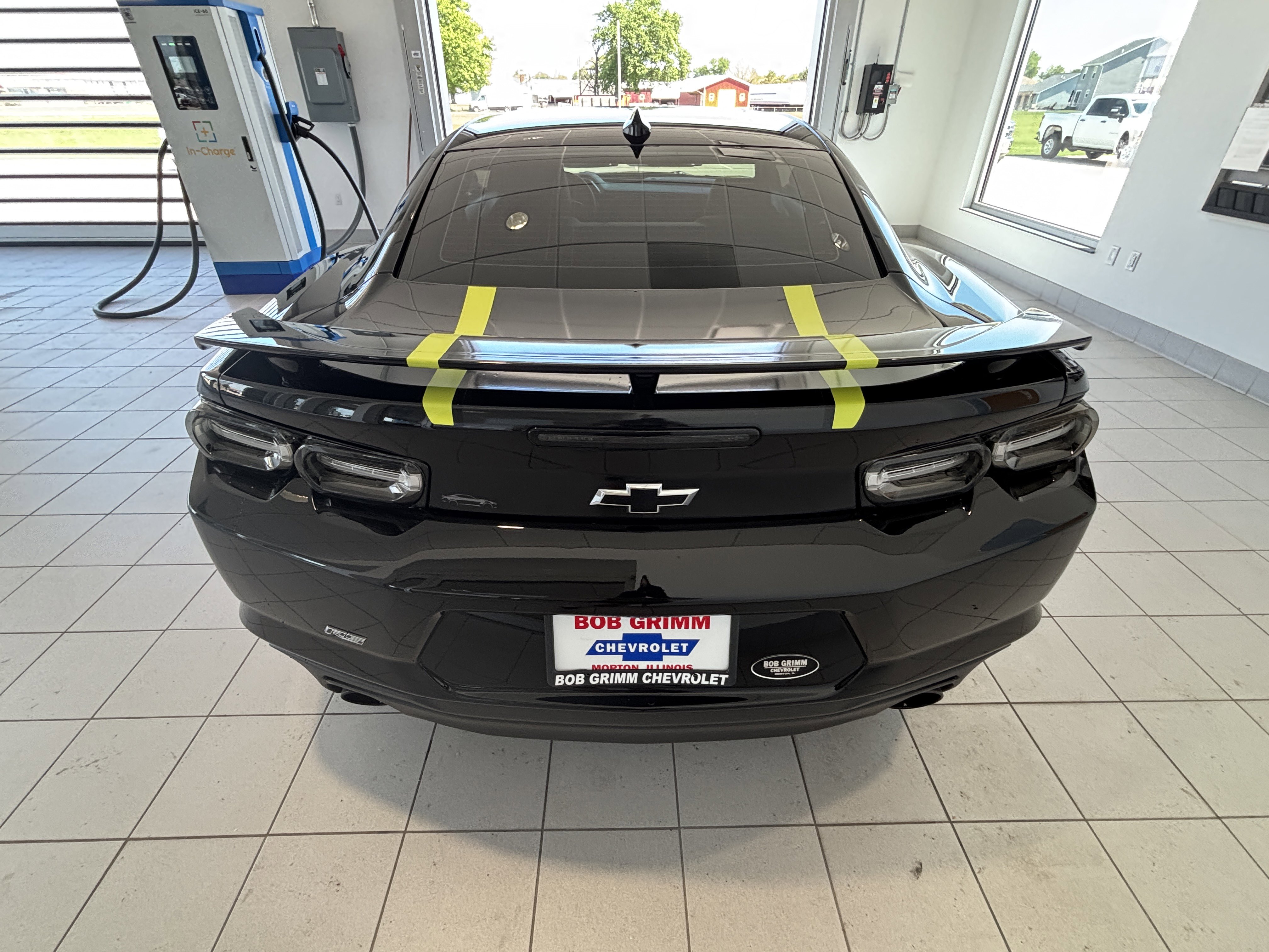 Used 2022 Chevrolet Camaro LT RWD image 4
