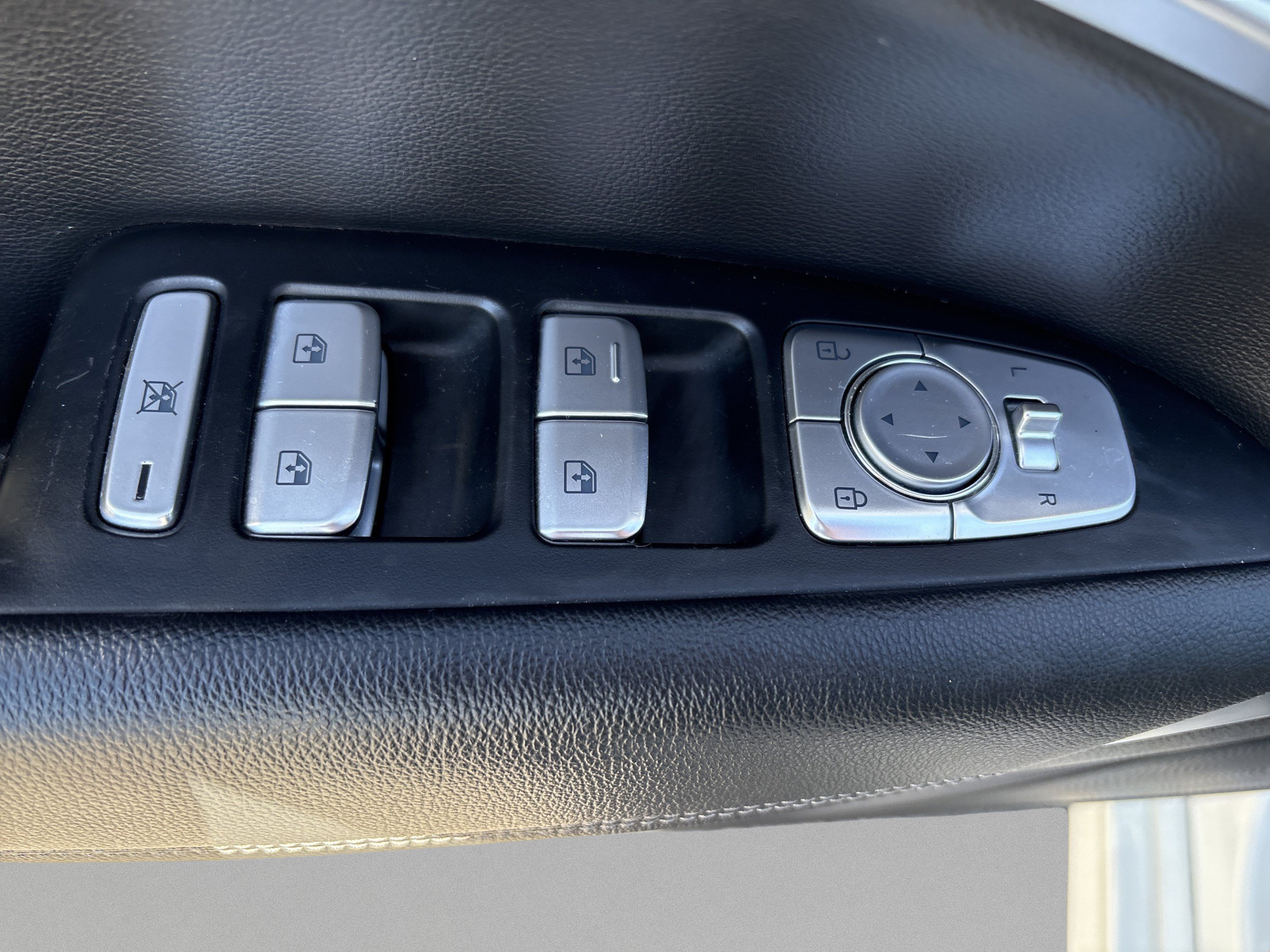 Used 2020 Genesis G70 2.0T RWD image 23