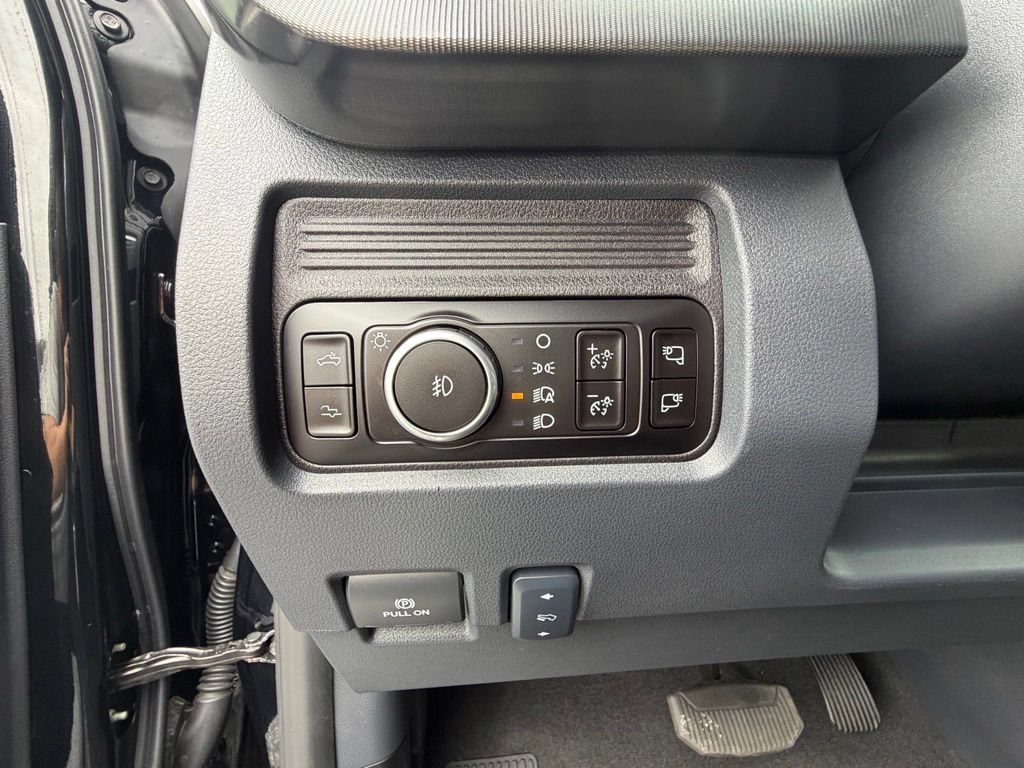 Used 2026 Ford F450 Platinum AWD/4WD image 3