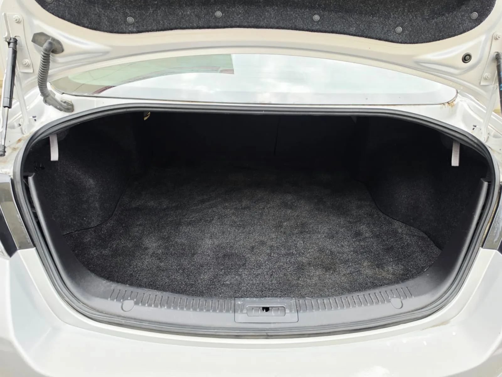 Used 2009 MAZDA MAZDA6 i Touring w/ Moonroof & Bose Pkg FWD image 18