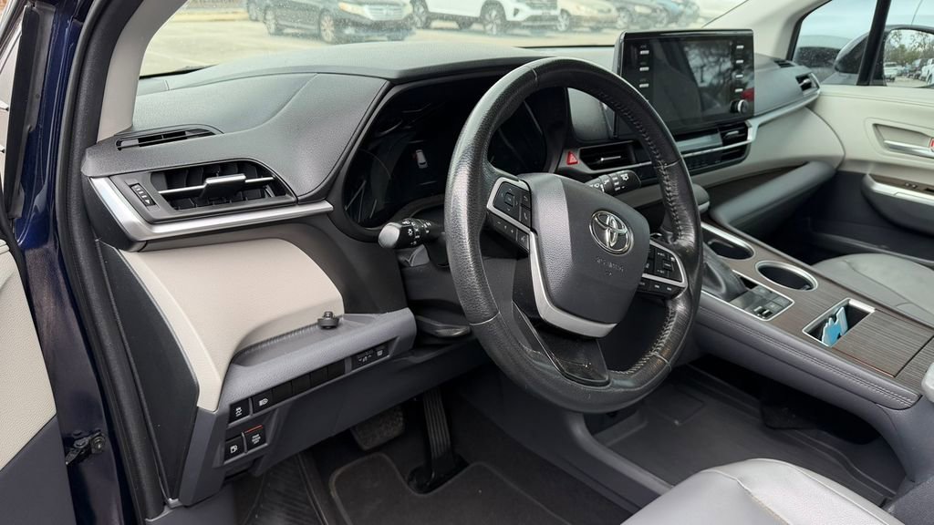 Certified 2022 Toyota Sienna XLE image 15