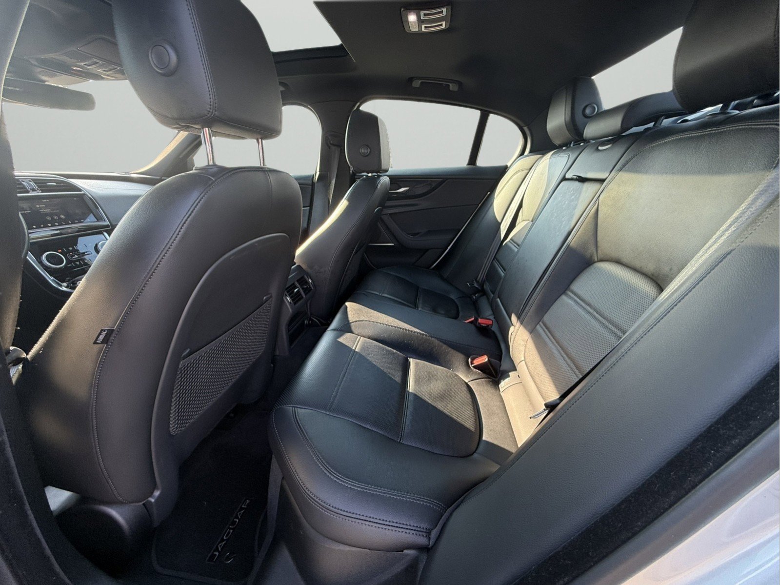 Used 2020 Jaguar XE S image 6