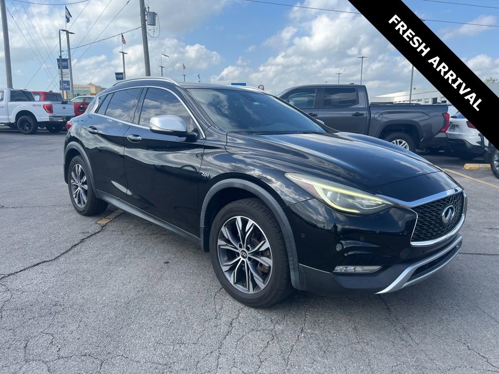 Used 2017 INFINITI QX30 Premium w/ Navigation Package image 1