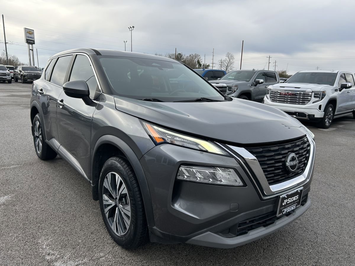Used 2022 Nissan Rogue SV image 2