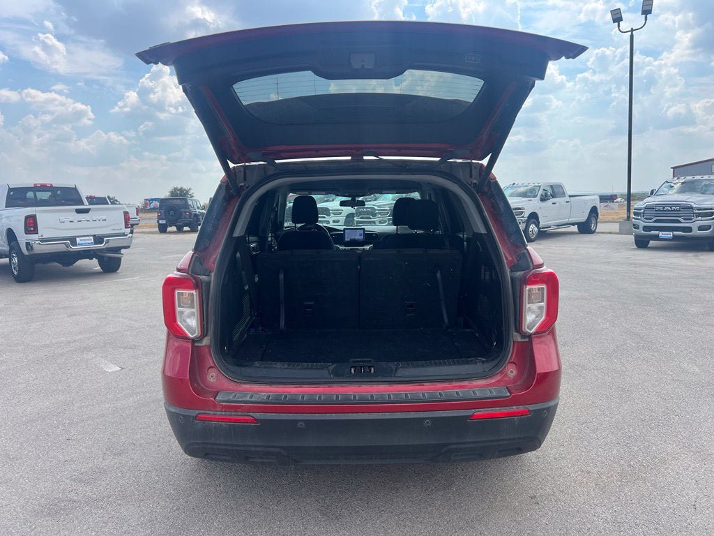 Used 2021 Ford Explorer XLT RWD image 4