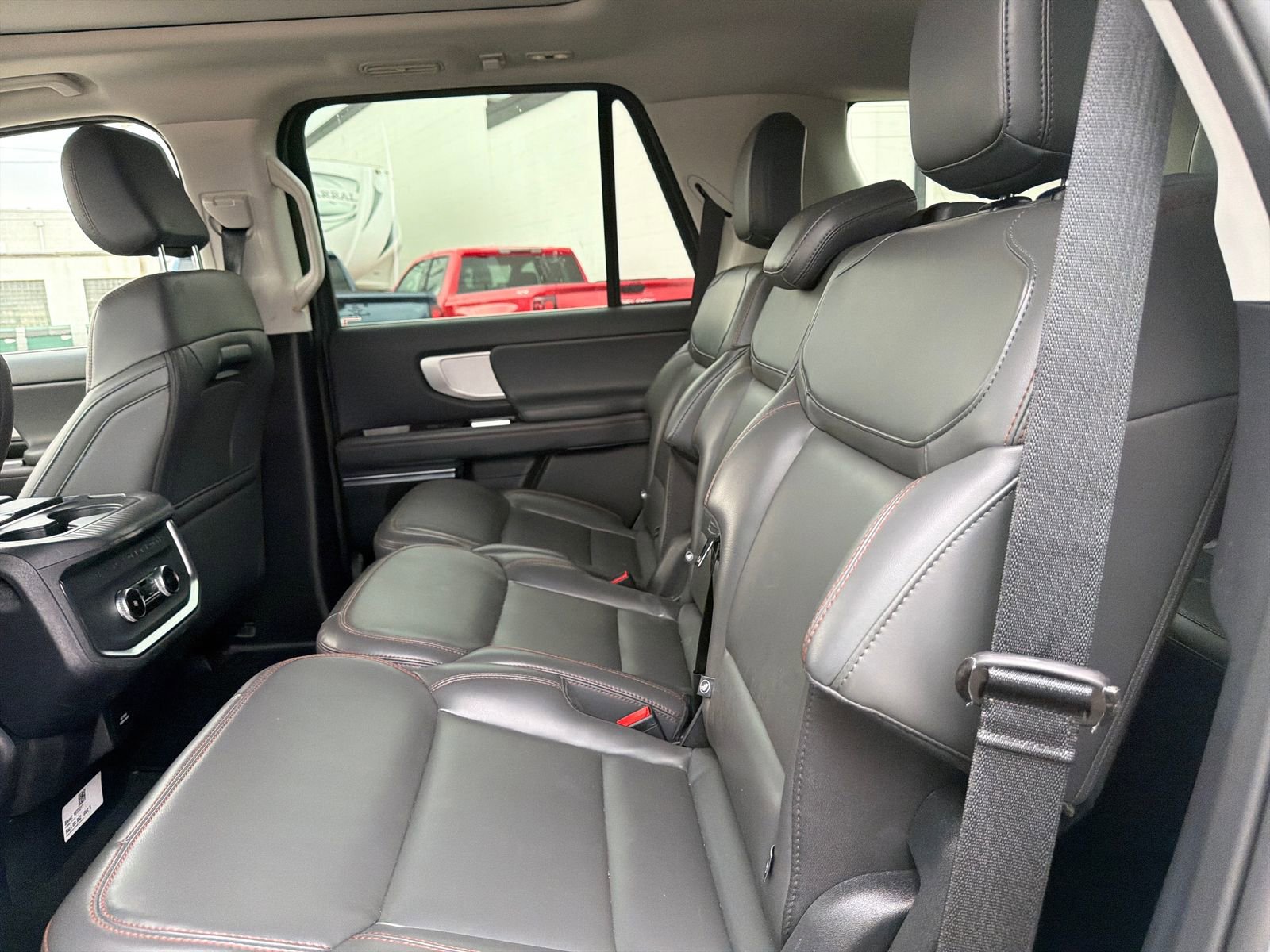 Used 2025 Ford Expedition Active AWD/4WD image 13