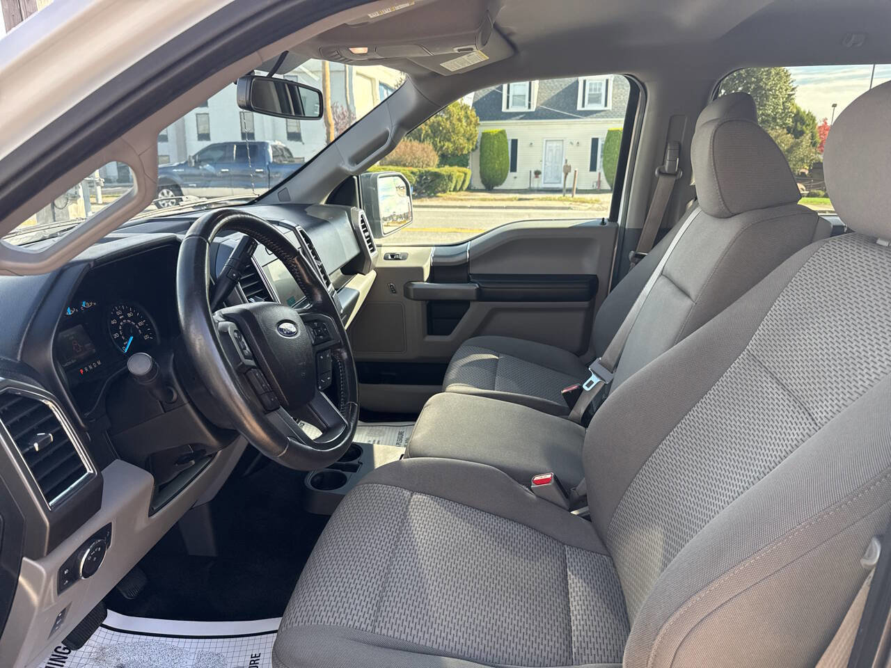 Used 2017 Ford F150 XLT w/ Equipment Group 302A Luxury image 9