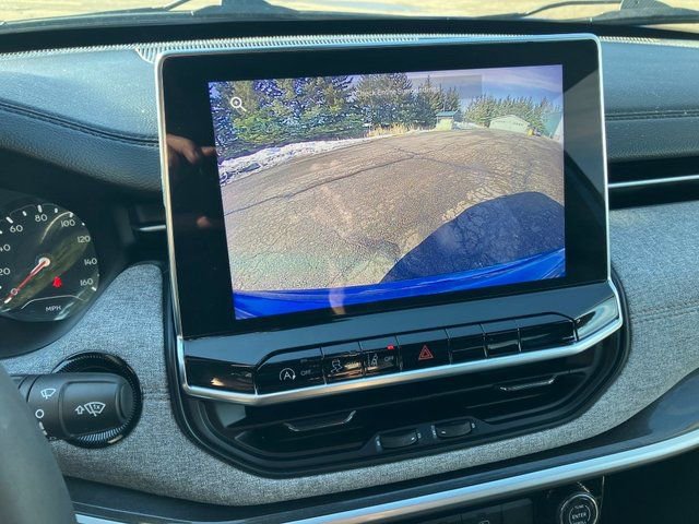 Used 2023 Jeep Compass Latitude image 10