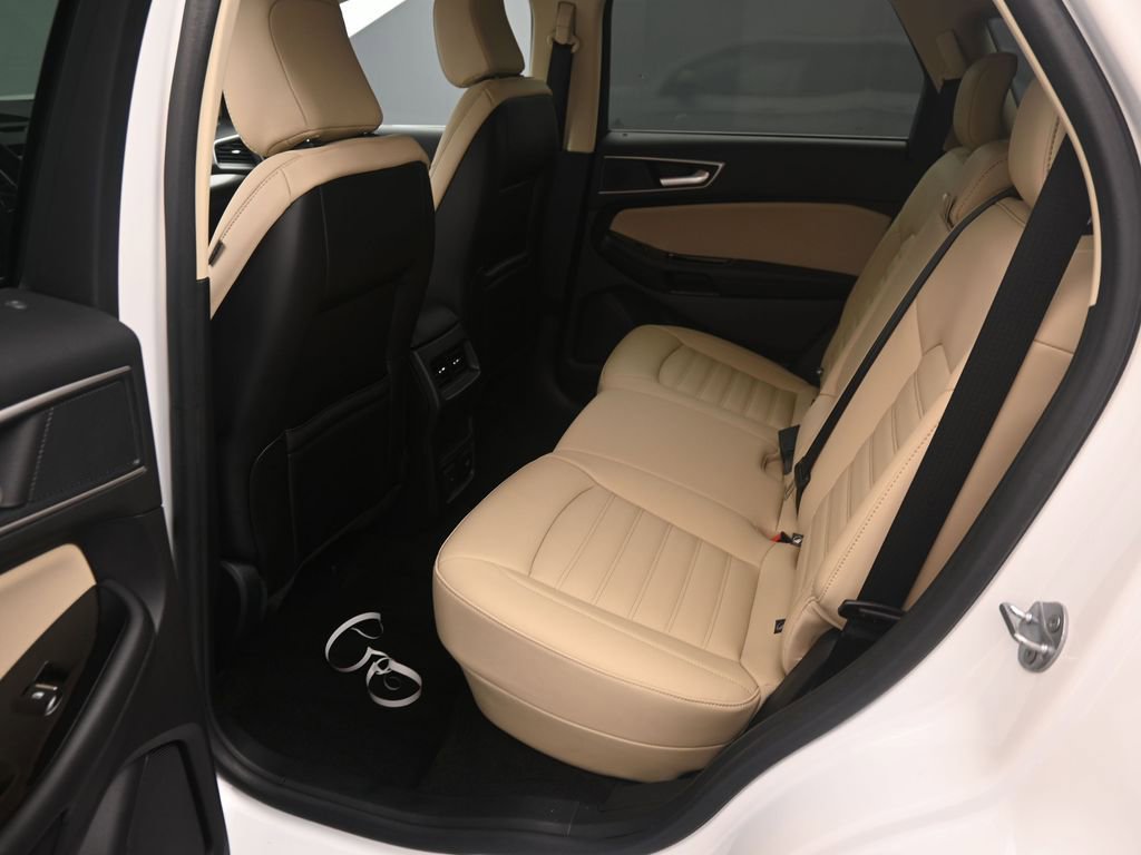 Used 2020 Ford Edge SEL w/ Convenience Package image 16