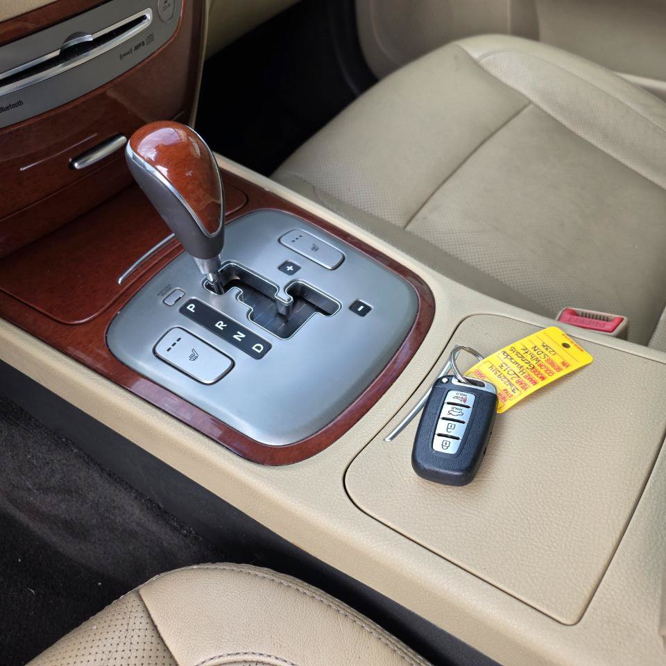 Used 2013 Hyundai Genesis 3.8 RWD image 19