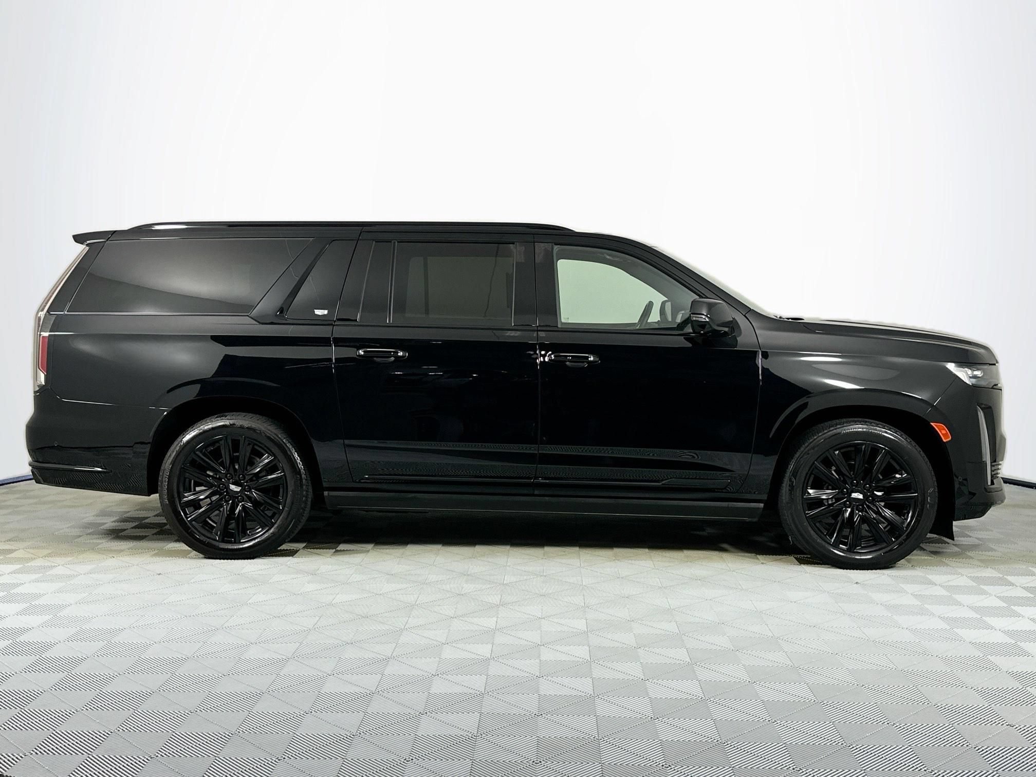 Used 2024 Cadillac Escalade ESV Sport w/ Touring Package AWD/4WD image 4