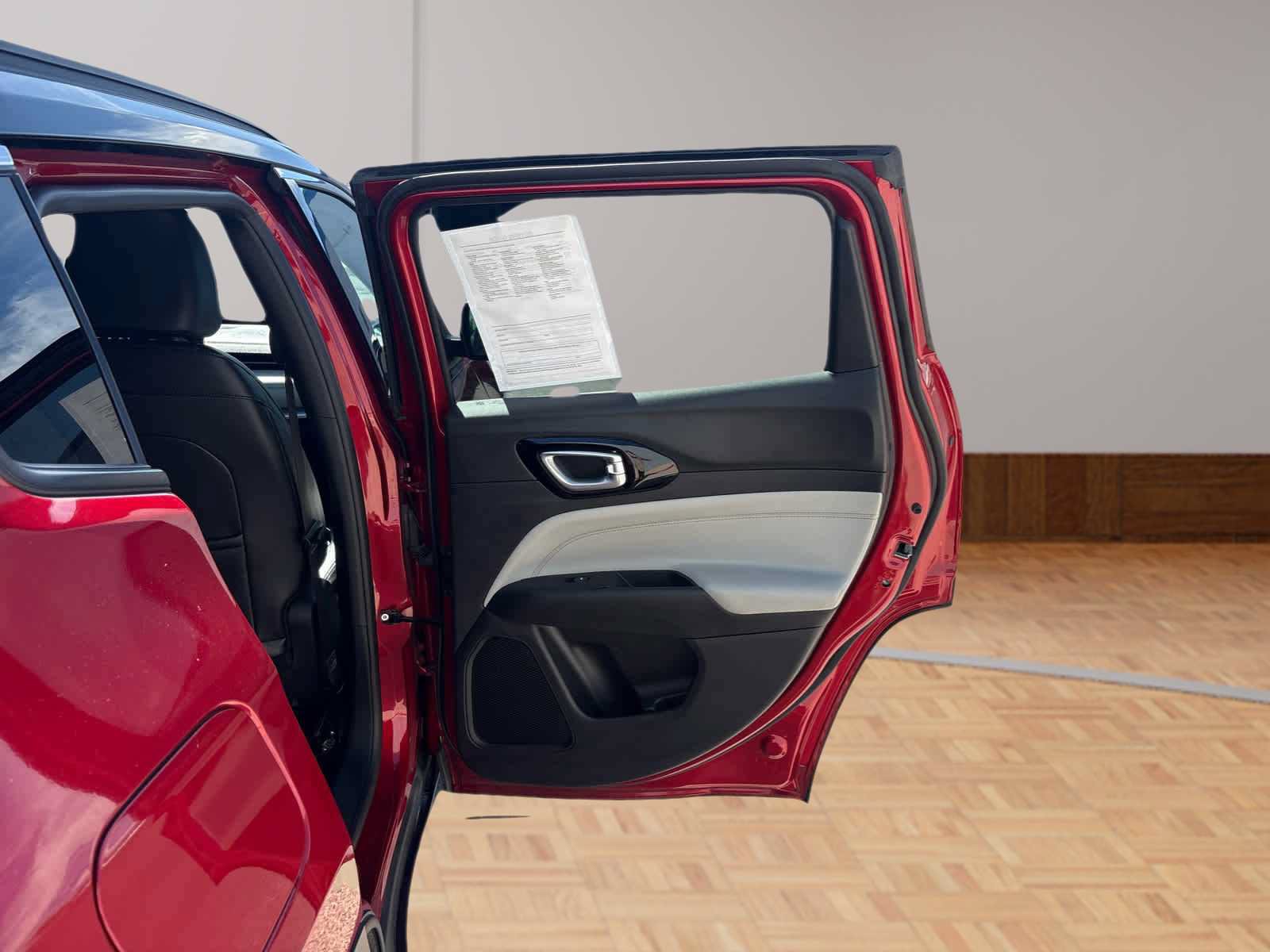 Used 2025 Jeep Compass Limited AWD/4WD image 13