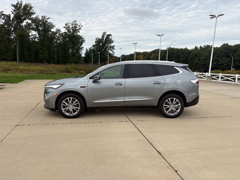 Used 2023 Buick Enclave Premium w/ Experience Buick Package FWD image 3