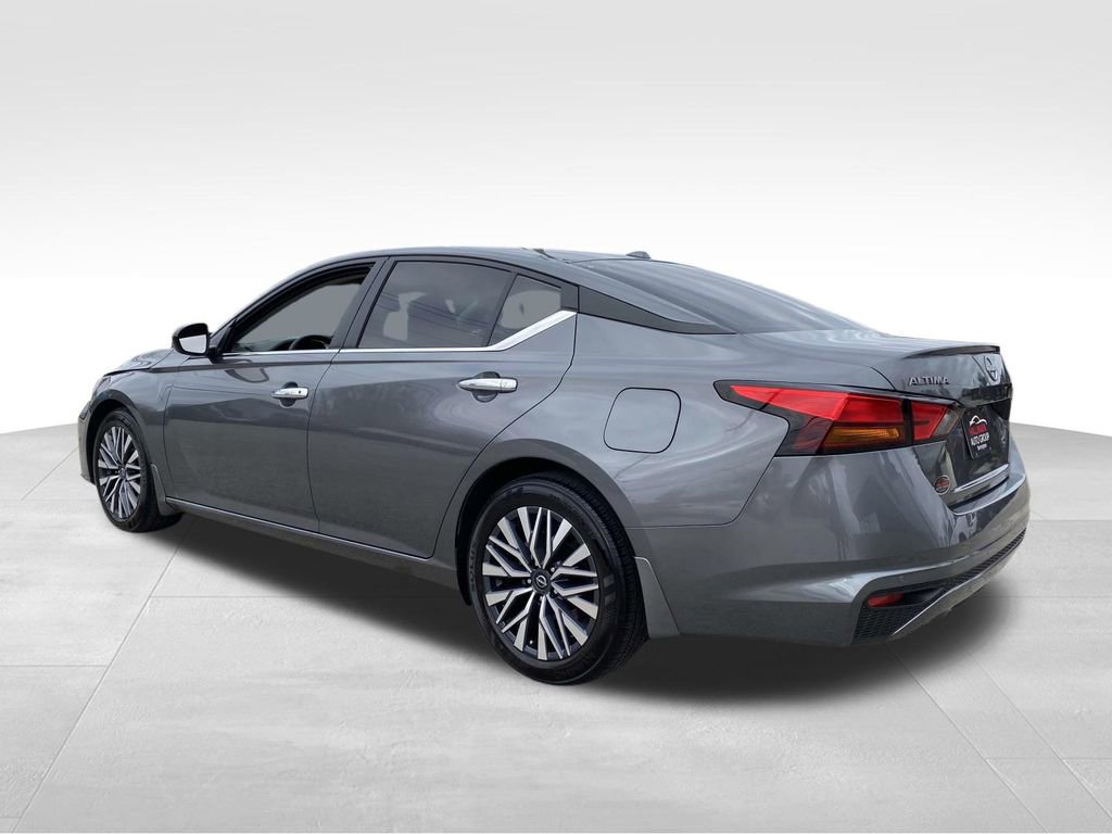 Used 2024 Nissan Altima 2.5 SV image 4