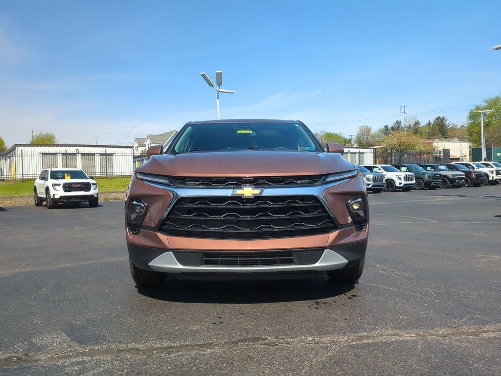 Used 2023 Chevrolet Blazer LT w/ Driver Confidence Package AWD/4WD image 2