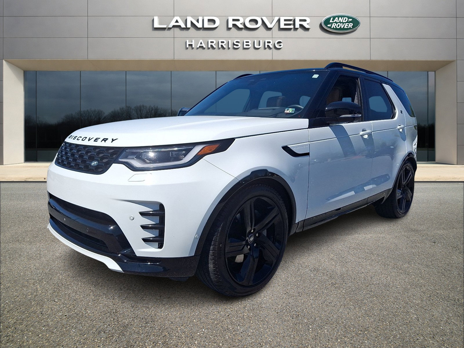 Used 2024 Land Rover Discovery Dynamic SE image 1
