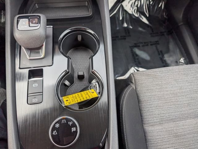 Used 2023 Nissan Rogue SV image 15