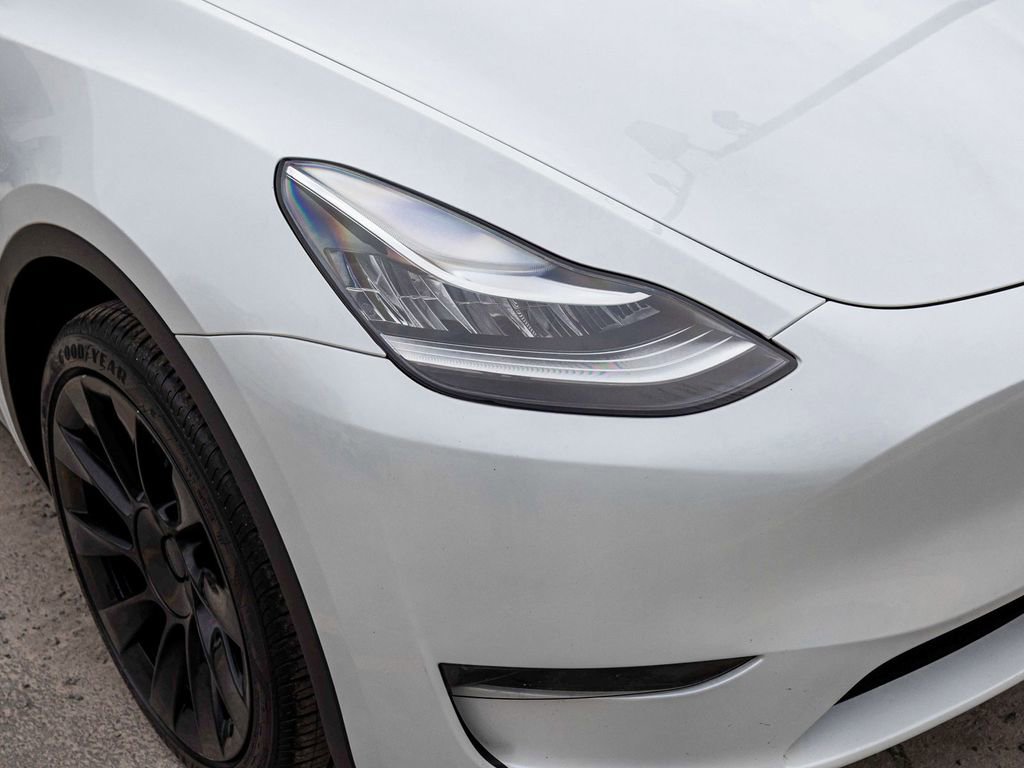 Used 2023 Tesla Model Y Long Range image 31