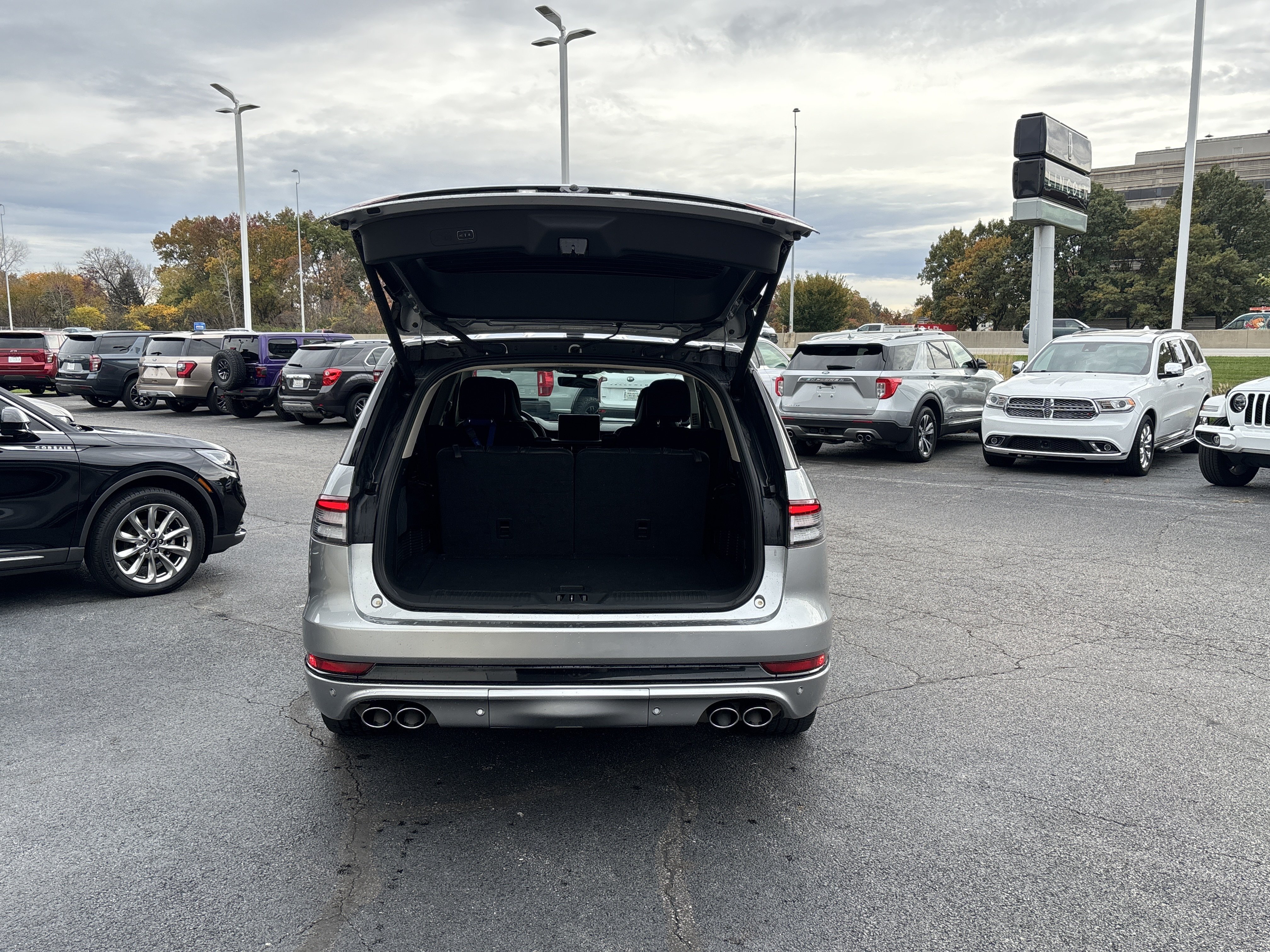 Used 2023 Lincoln Aviator Reserve w/ Equipment Group 201A AWD/4WD image 11