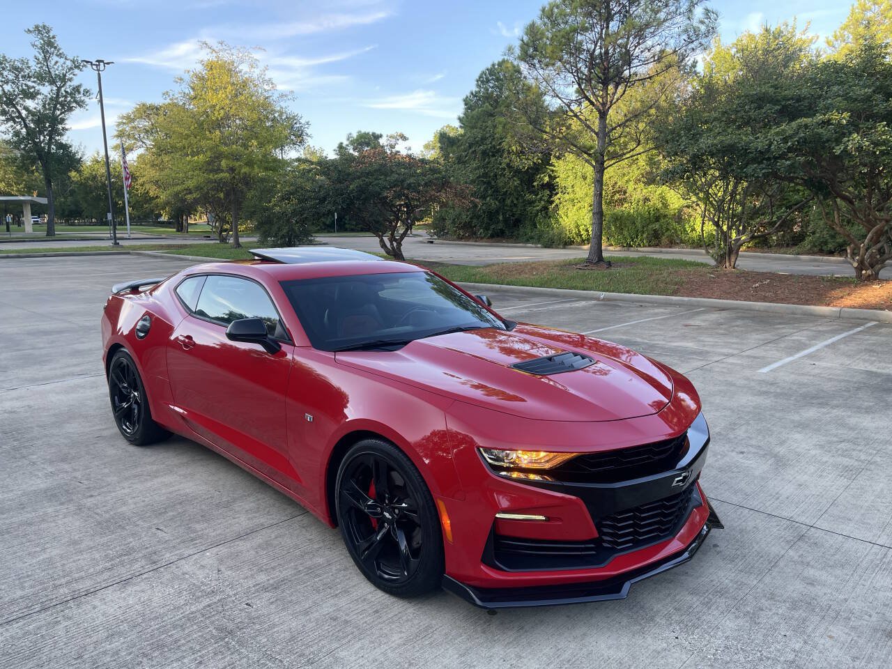 Used 2019 Chevrolet Camaro SS w/ Black Appearance Package RWD image 4